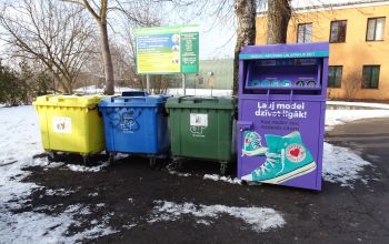 Uzstādīti tekstilizstrādājumu šķirošanas konteineri