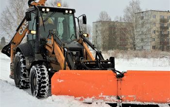 Sniega tīrīšanas darbi turpinās