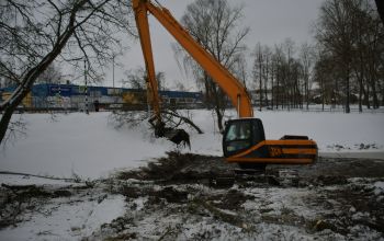 Uzsākta Kena parka dīķa tīrīšana