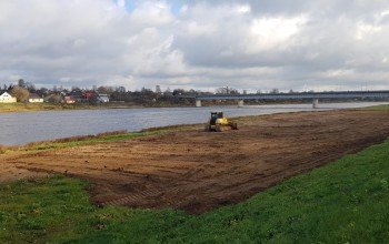 Jēkabpilī veic Daugavas kreisā krasta upes palienes attīrīšanu no apauguma