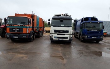 Sadzīves atkritumu izvešanas tehnika un konteineru vedējs