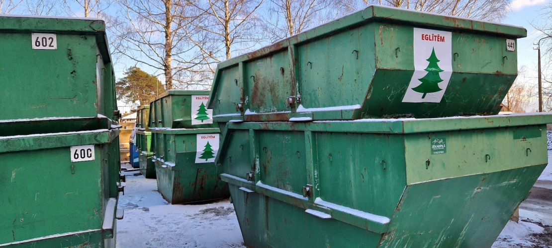 IZVIETOTI KONTEINERI ZIEMASSVĒTKU EGLĪŠU SAVĀKŠANAI