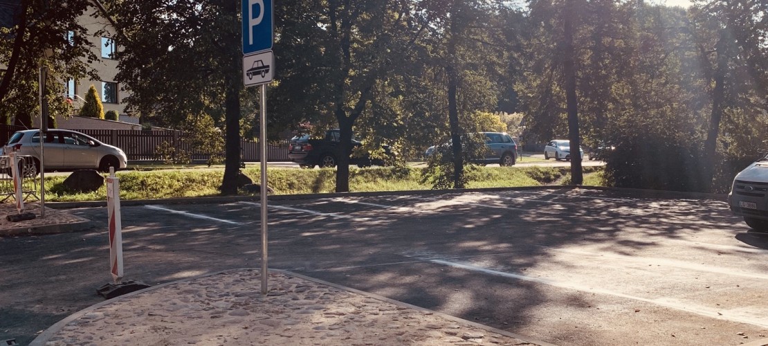 Pabeigti auto stāvlaukuma izbūves darbi Palejas ielā 15A