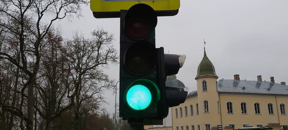 Autovadītāju uzmanībai Nedarbojas luksofors pie Krustpils pils